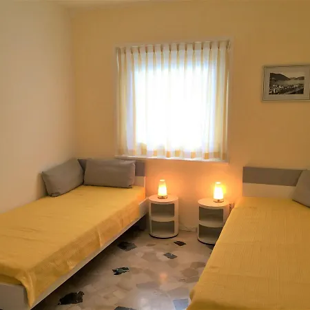 Riva San Vitale Шале *